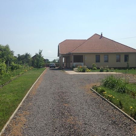 Koelcsey Kuria Vendeghaz Hotel Szatmarcseke Luaran gambar